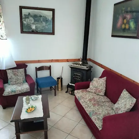 Garden House * تريكينا